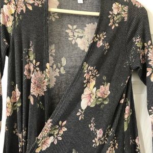 Small LuLaRoe Sarah Long Cardigan